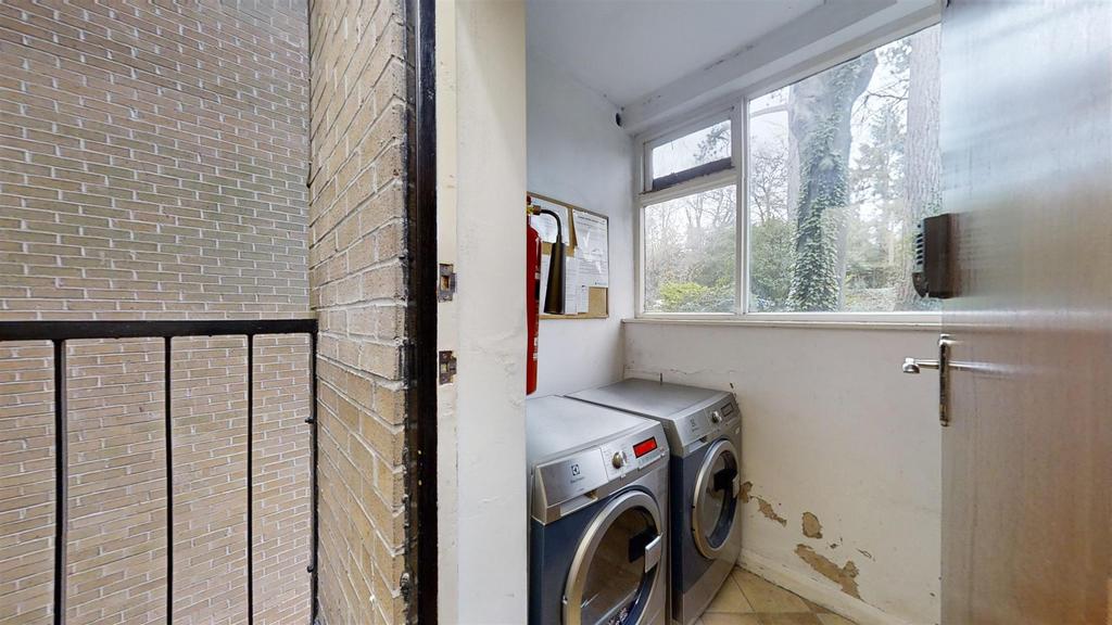 12-Graham-Court-Graham-Road-S10-3 DX-12062024 17134
