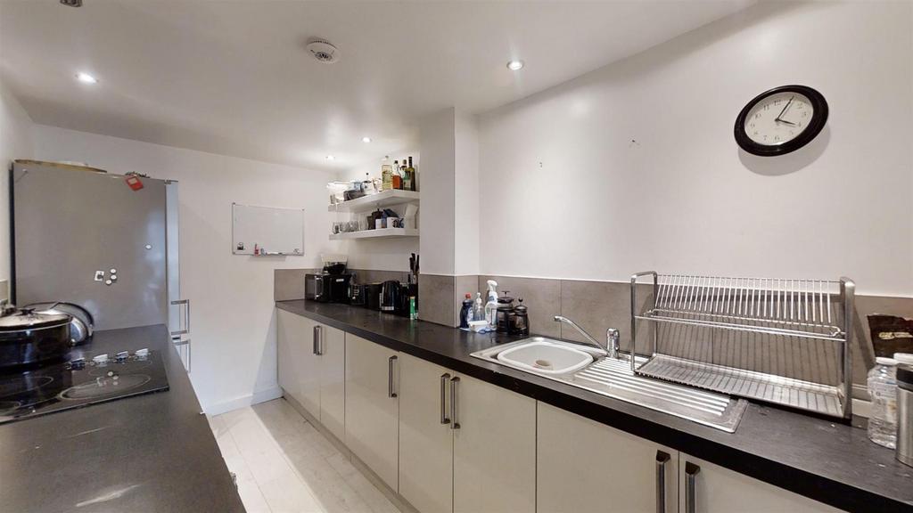 12-Graham-Court-Graham-Road-S10-3 DX-12062024 17075
