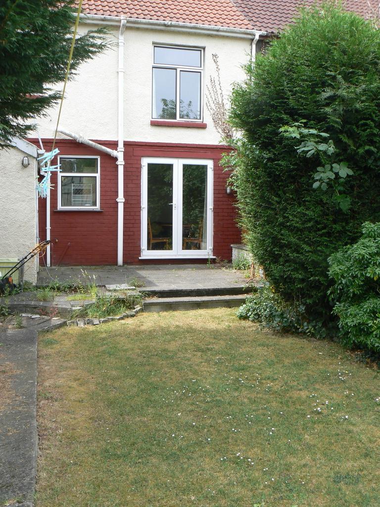 A spacious and well maintained garden area, per...