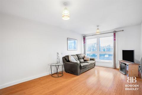 1 bedroom flat for sale, Churchfields, London