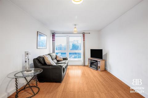 1 bedroom flat for sale, Churchfields, London