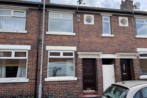 2 bedroom townhouse to rent, Castlefield Street, Stoke-On-Trent ST4