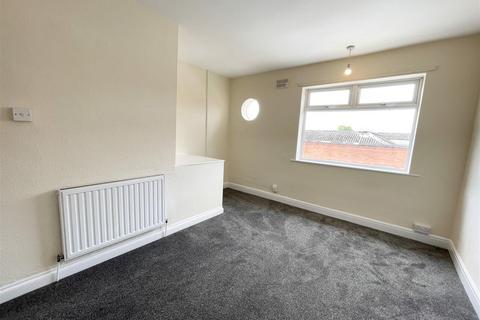 2 bedroom townhouse to rent, Castlefield Street, Stoke-On-Trent ST4