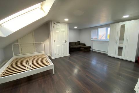 Studio to rent, Blythswood Road, Studio 6 Ilford IG3 8SG