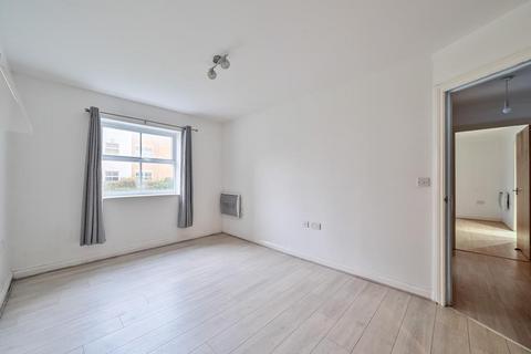 2 bedroom flat for sale, Sunbury-on-Thames,  Surrey,  TW16