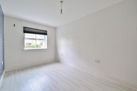 2 bedroom flat for sale, Sunbury-on-Thames,  Surrey,  TW16