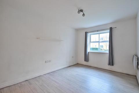 2 bedroom flat for sale, Sunbury-on-Thames,  Surrey,  TW16