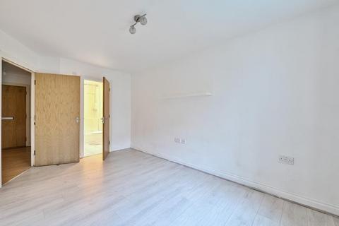 2 bedroom flat for sale, Sunbury-on-Thames,  Surrey,  TW16