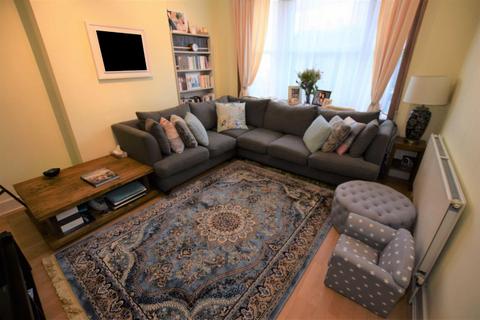 2 bedroom terraced house to rent, Coleridge Road, North Finchley