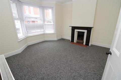 2 bedroom terraced house to rent, Church Road, Rustington