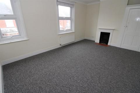 2 bedroom terraced house to rent, Church Road, Rustington