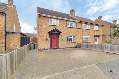 22 Burwood Gardens, Rainham, RM13 8JS
