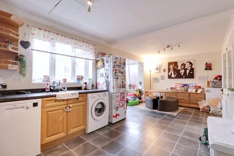 22 Burwood Gardens, Rainham, RM13 8JS