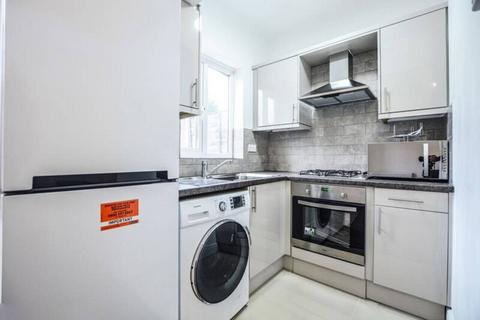 3 bedroom house to rent, Khartoum Road, Tooting Broadway, London, SW17