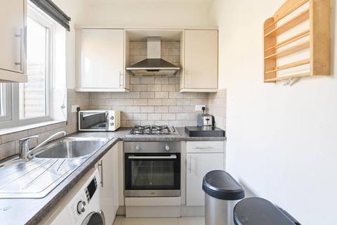 3 bedroom house to rent, Khartoum Road, Tooting Broadway, London, SW17