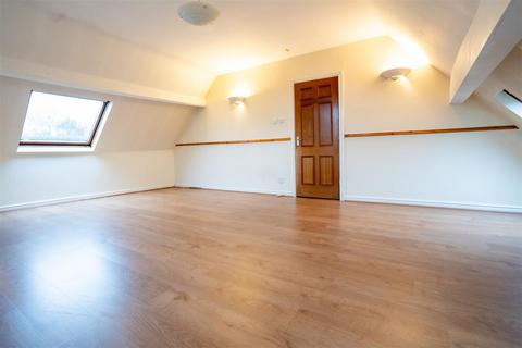 2 bedroom apartment for sale, Northowram Green, Halifax HX3