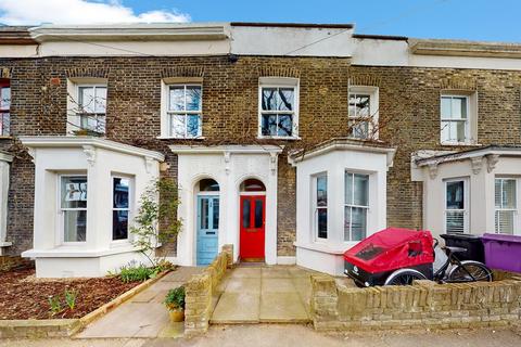 3 bedroom terraced house to rent, Swaton Road, London E3