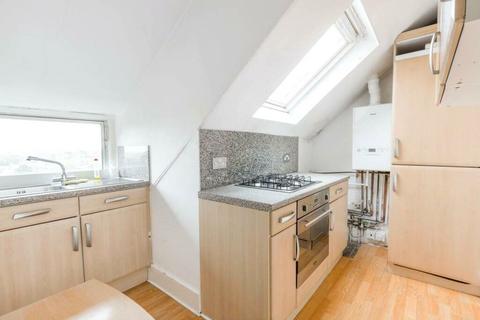 1 bedroom apartment to rent, Church Crescent, London, N10