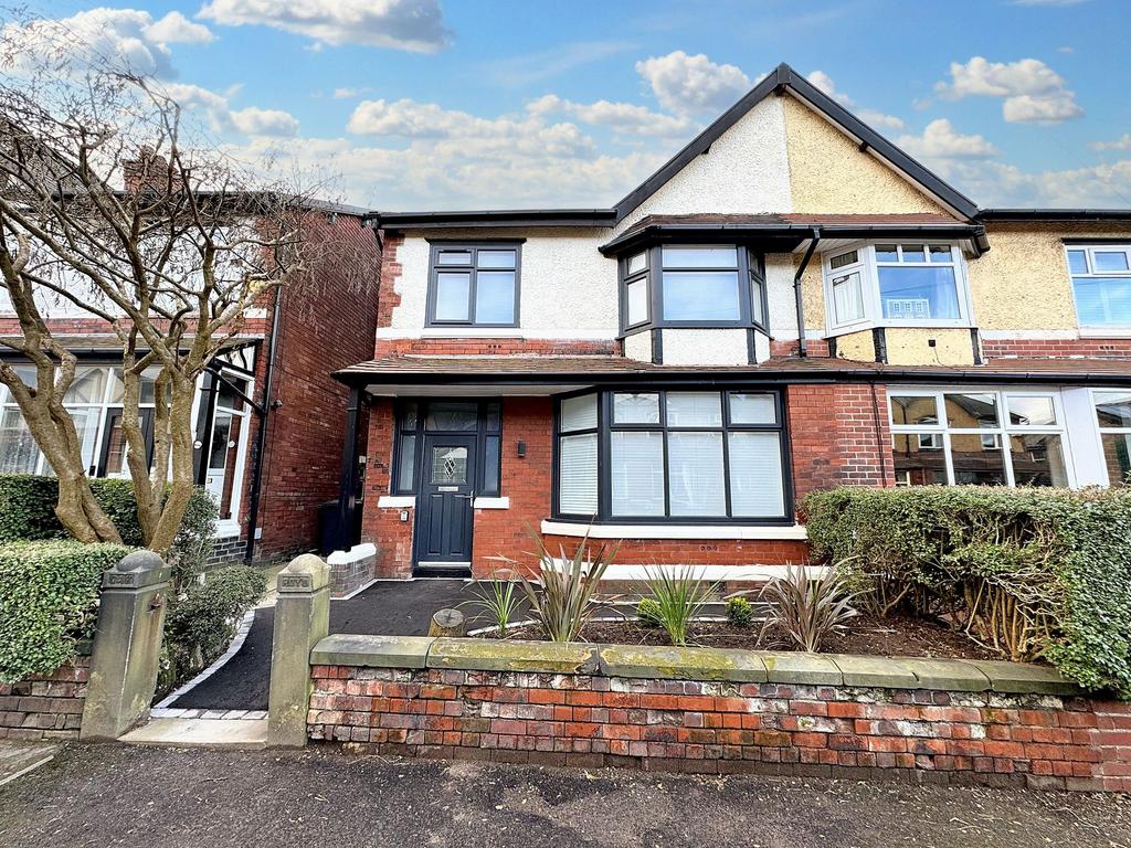 Dales Avenue, Whitefield, M45 4 bed semi-detached house - £425,000