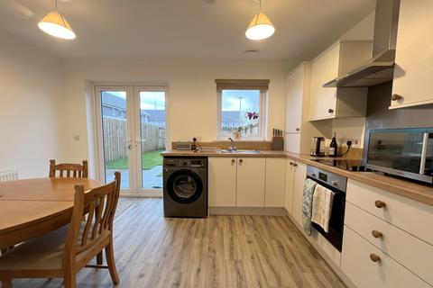 2 bedroom end of terrace house for sale, 28 Averon Gardens, Inverness, IV2 6HL