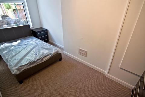 5 bedroom end of terrace house to rent, *£120pppw Excluding Bills* Frederick Grove, Lenton, NG7 1SG - UON