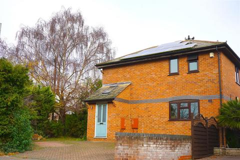 3 bedroom detached house to rent, Brookside Close, Colchester, CO2 7LZ