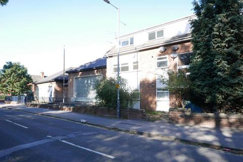 3 bedroom flat to rent, 3 St John`s Court, Queens Road, Hull, HU5 2QG