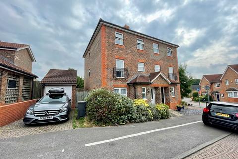 4 bedroom townhouse to rent, Overbecks, Newbury RG14