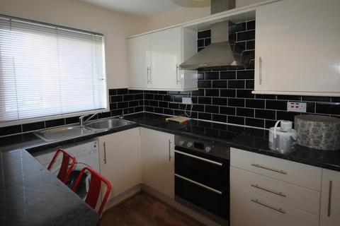 2 bedroom apartment to rent, Greenside Court, Monton, Manchester