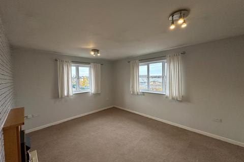 2 bedroom flat to rent, West Lake Avenue, Peterborough PE7