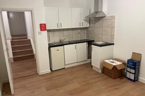 Studio to rent, Loveridge Road, Kilburn London NW6