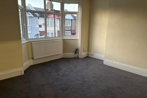 1 bedroom flat to rent, Winchester Road, Edmonton