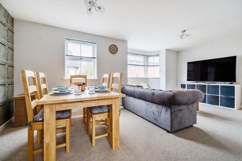 2 bedroom flat for sale, Harwood Close, Codmore Hill, RH20