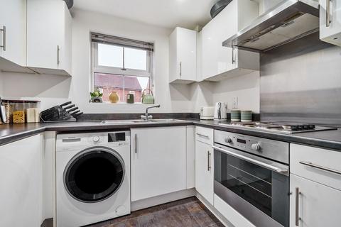 2 bedroom flat for sale, Harwood Close, Codmore Hill, RH20