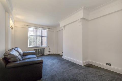 3 bedroom flat for sale, Wellesley Road, London W4