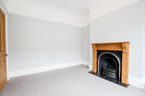 3 bedroom terraced house to rent, Russell Street, York