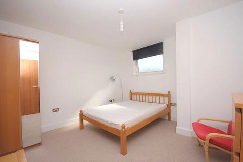 2 bedroom flat to rent, Alscot Road, London SE1