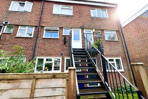 2 bedroom maisonette to rent, Weydon Lane, Farnham, Surrey, GU9