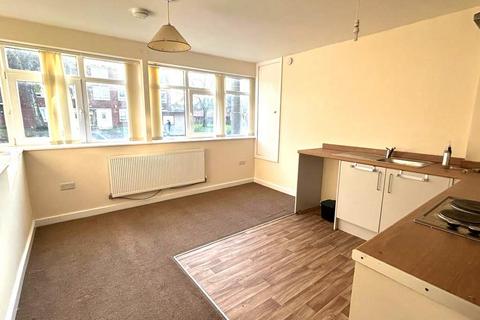 2 bedroom apartment to rent, Liverpool Road, Eccles, Manchester