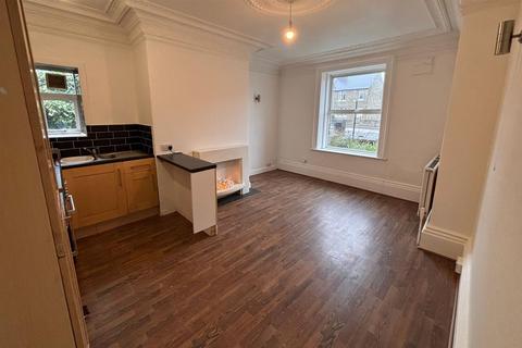 2 bedroom end of terrace house to rent, New Hey Road, Huddersfield, HD3