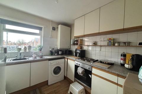 1 bedroom flat to rent, Burton Stone Lane, Burton Stone Lane