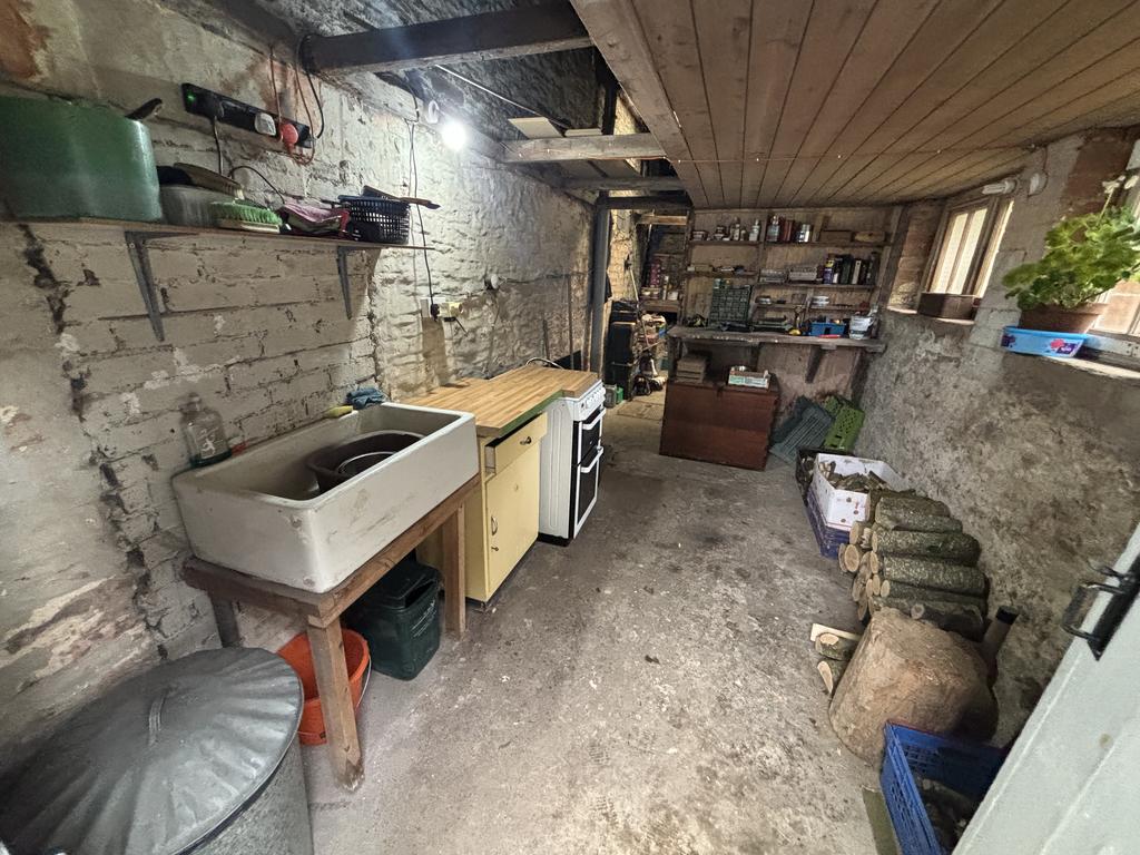 Lean to store