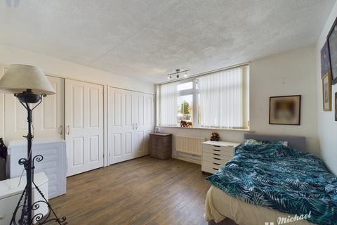 2 bedroom flat for sale, Ridgeway Court, Aylesbury, Buckinghamshire