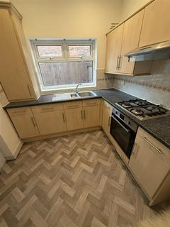 2 bedroom end of terrace house to rent, Osborne Street Hull