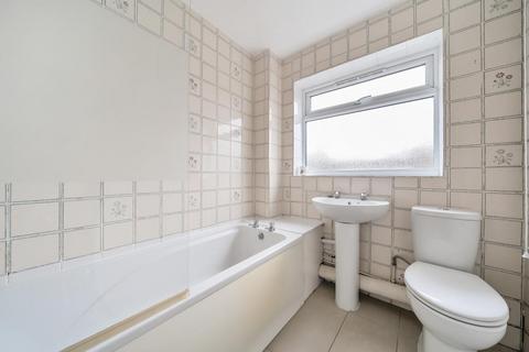 10 Castle Close, Sunbury-on-thames, TW16 7DU