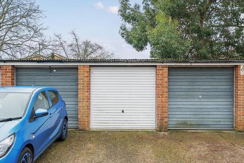 10 Castle Close, Sunbury-on-thames, TW16 7DU