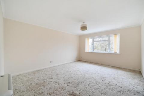 10 Castle Close, Sunbury-on-thames, TW16 7DU