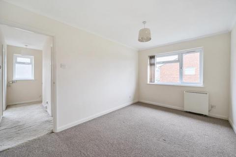 10 Castle Close, Sunbury-on-thames, TW16 7DU