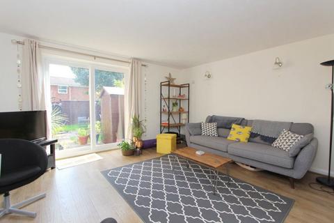 2 bedroom house to rent, Kendal Gardens, Linslade