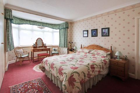 32 Valley Walk, Croydon, CR0 8SR